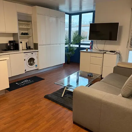 Apartment Spacieux De Charme, Pres De Paris *